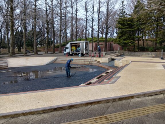 じゃぶじゃぶ池の清掃